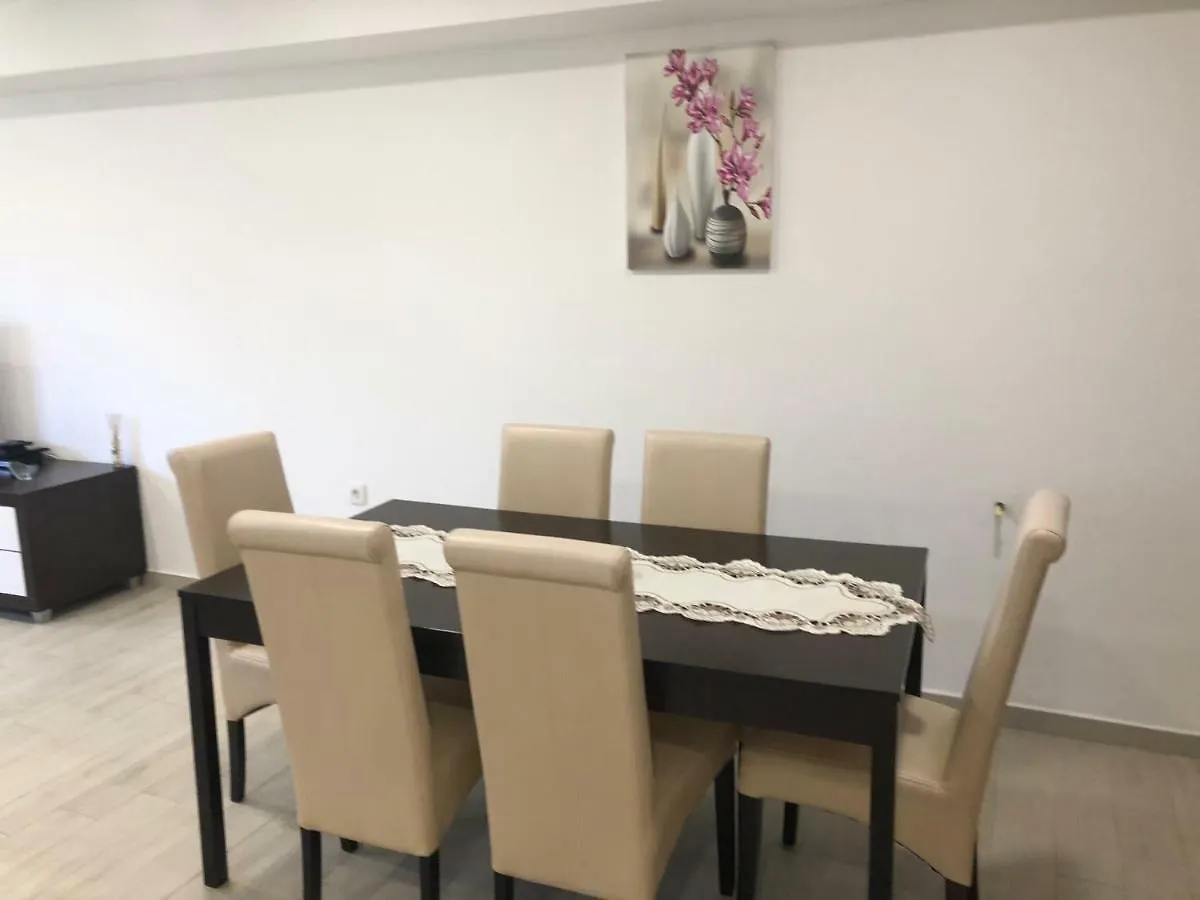 Amela Apartamento Pula 0*,  Croácia