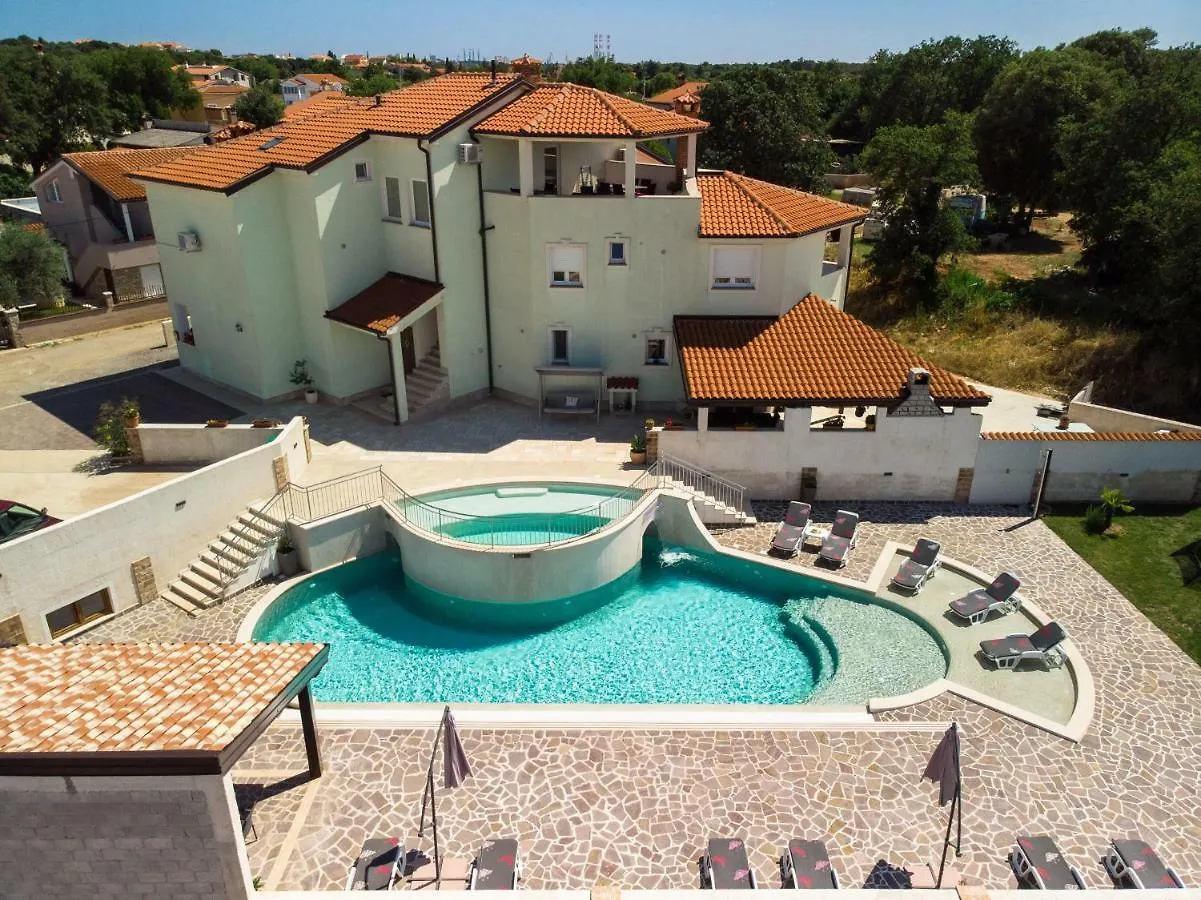 Amela Apartamento Pula