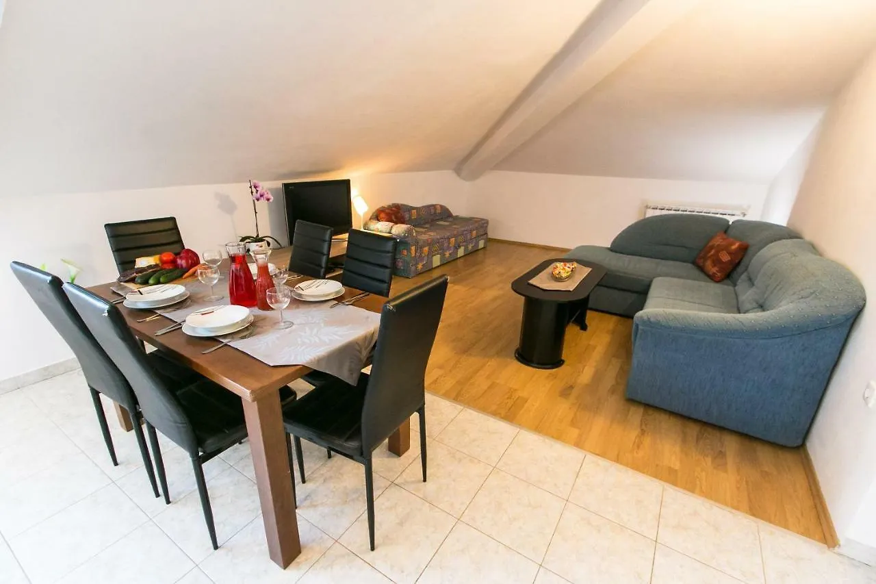 Amela Apartamento Pula