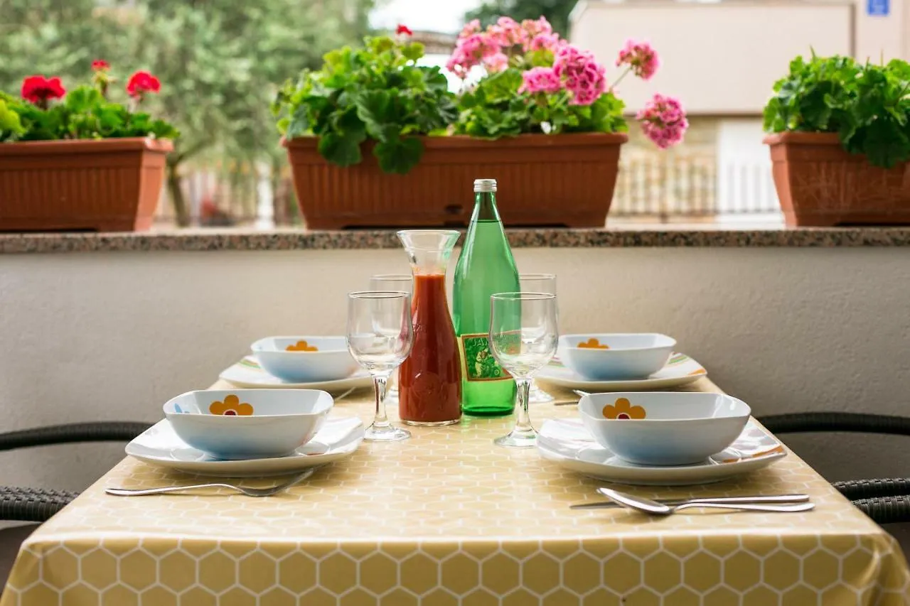 Amela Apartment Pula 0*,