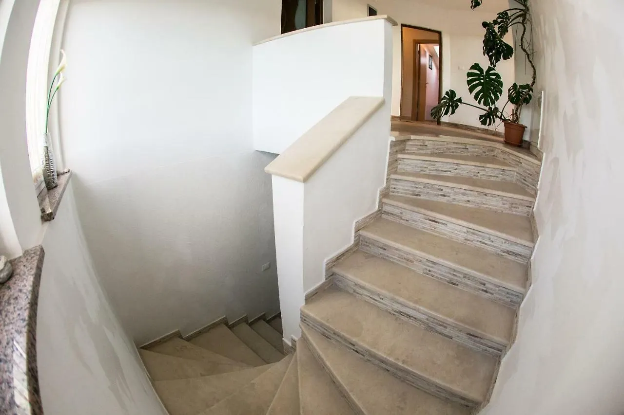 Amela Appartement Pula 0*,