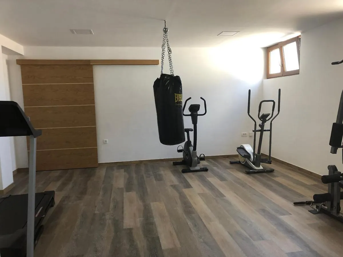 Amela Apartamento Pula 0*,