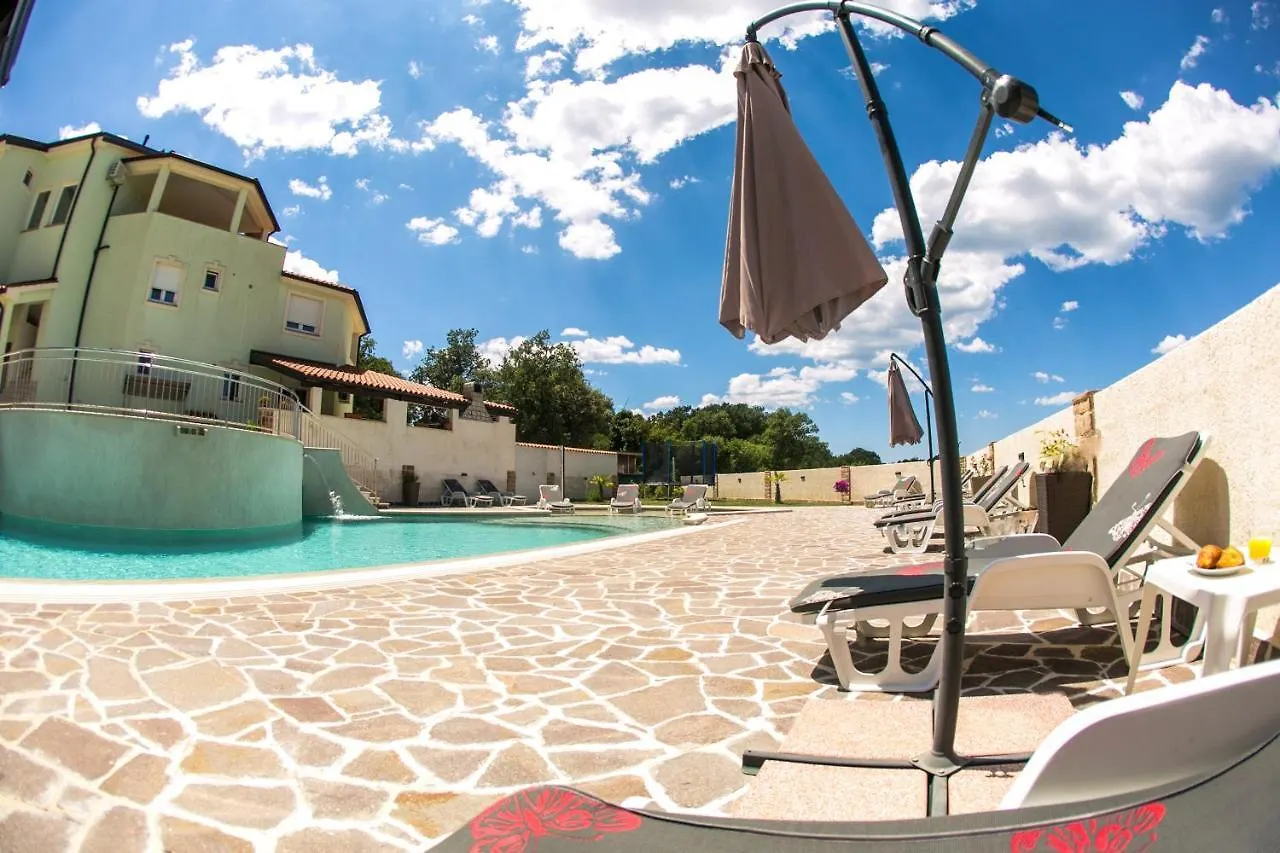 Amela Apartamento Pula