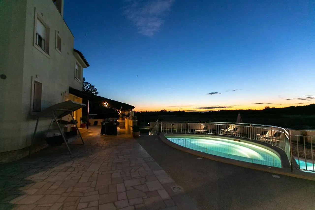 Amela Apartamento Pula